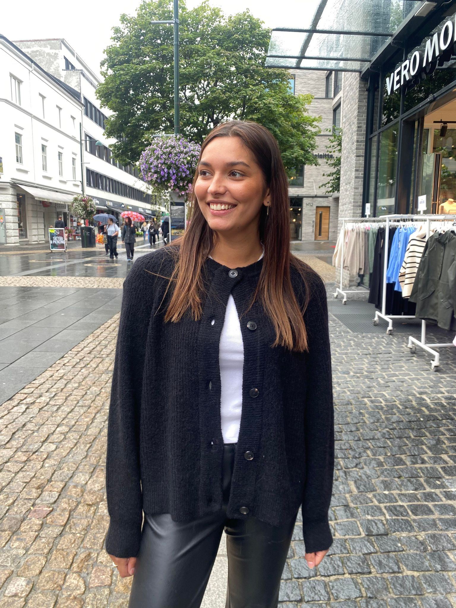 Lulu kort ullcardigan - Sort
